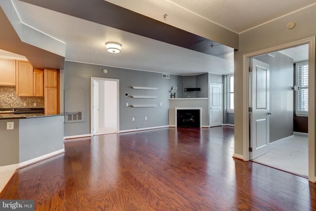 Building Photo - 851 N Glebe Rd