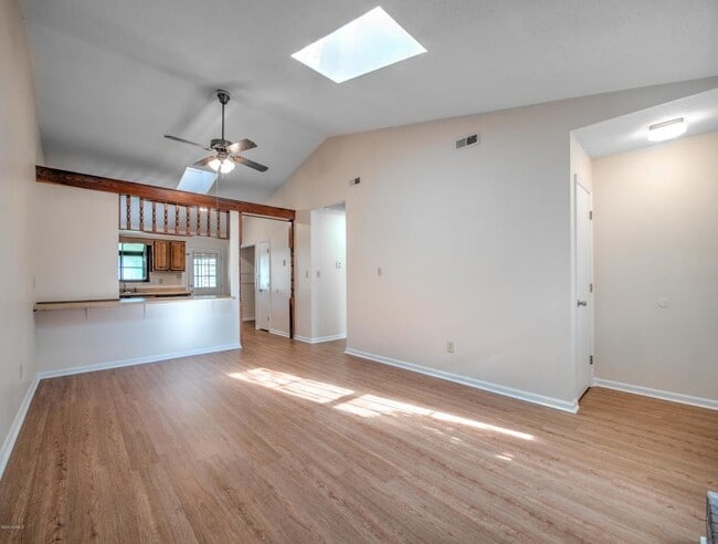 Building Photo - 114 Pine Crest Dr