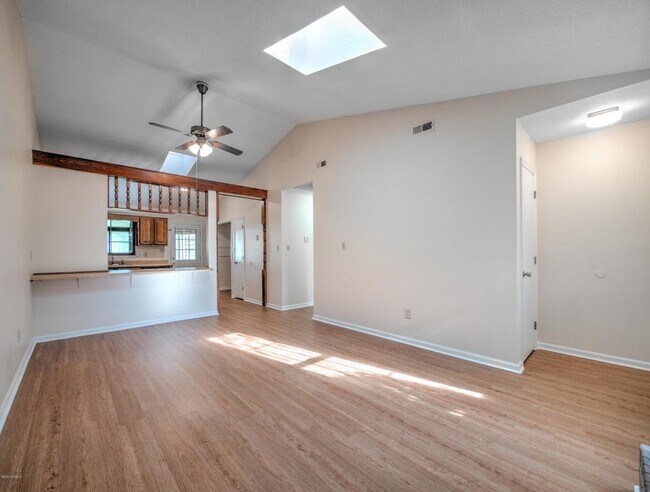 Foto del edificio - 114 Pine Crest Dr