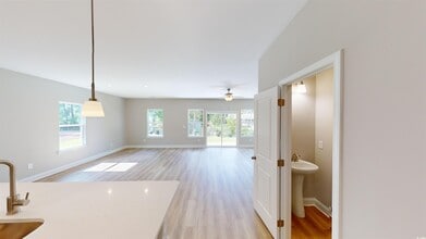 Building Photo - 1016 Moen Lp