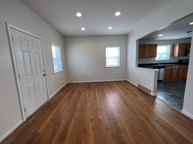 Building Photo - 28033 Rosemont St