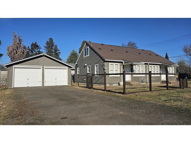 Building Photo - 2105 W 13th Ave