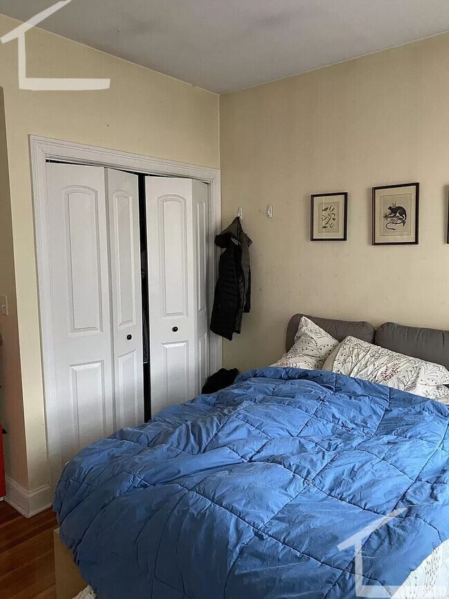 Building Photo - HOT JAMAICA PLAIN LISTING!!! FIVE BED TWO ...