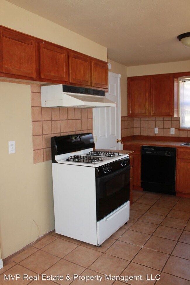 Building Photo - 3 br, 2 bath House - 309 E Kerr Dr