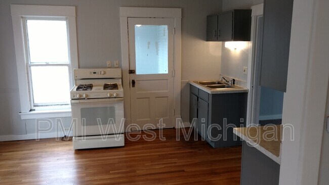 Building Photo - 3056 Barrett Ave SW
