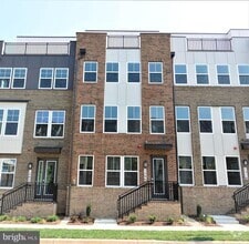Building Photo - 1206 Vermeer Ave
