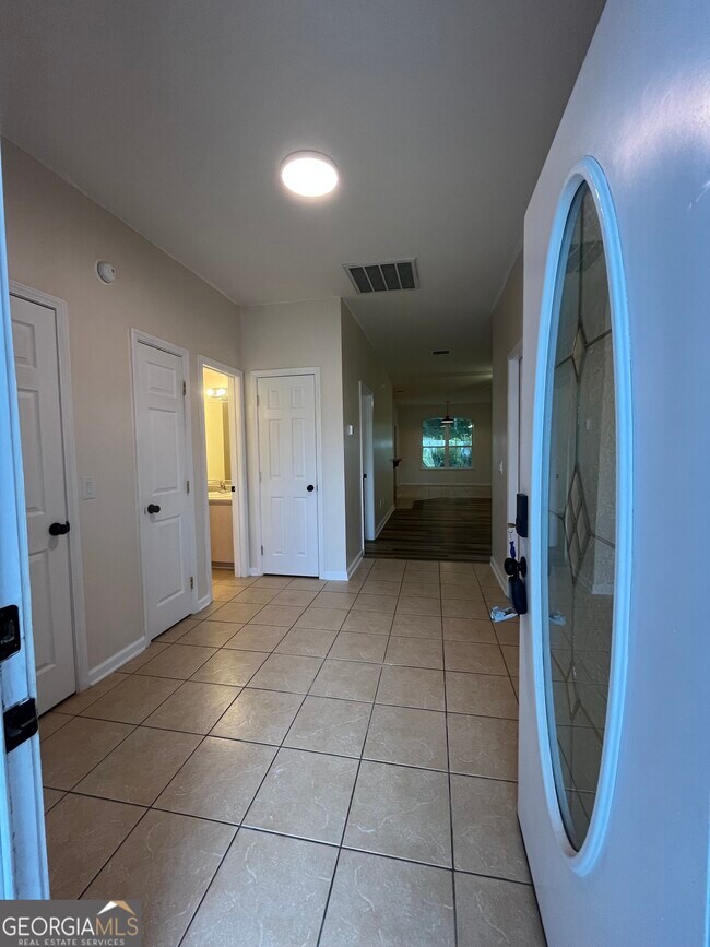 Building Photo - 206 Royal Palms Ave