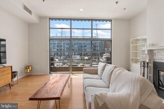 Building Photo - 7 N Christopher Columbus Blvd
