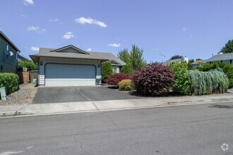 Building Photo - 116 NE 146th St