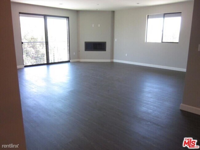 Foto del edificio - 5826 W Olympic Blvd