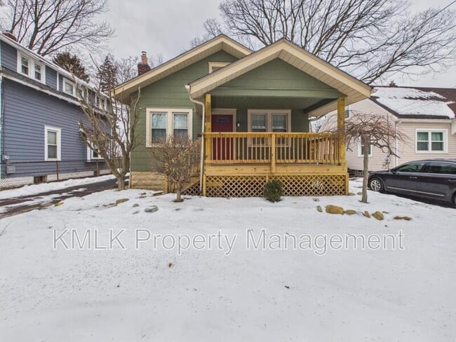 Building Photo - 1238 Sawyer Ave