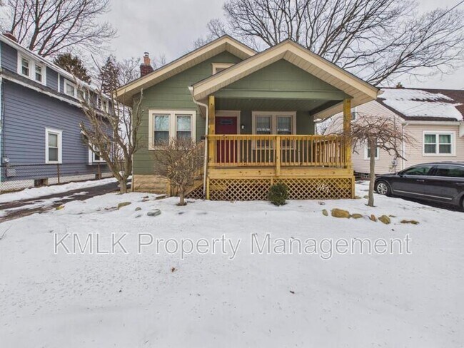 Foto del edificio - 1238 Sawyer Ave