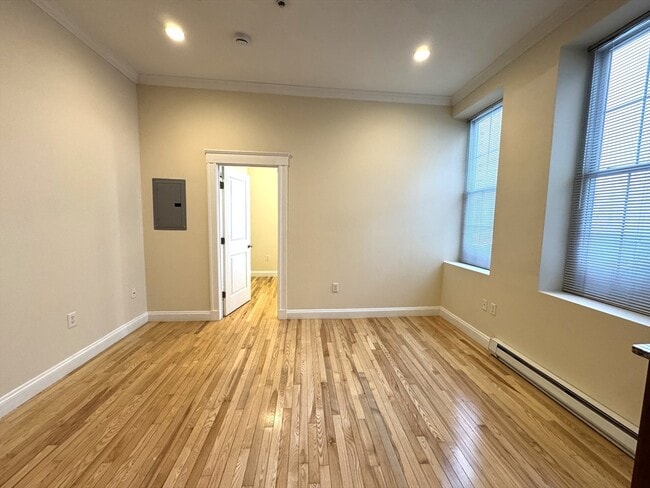 Building Photo - 3 Main St