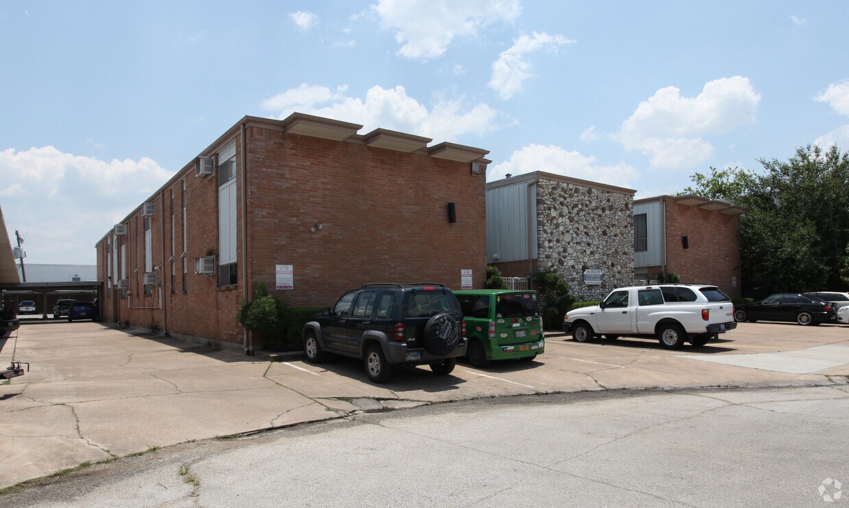 Building Photo - Wes-lyn Apartments