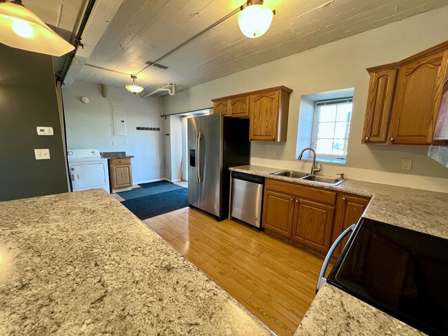 Foto del edificio - Industrial Style 3 Bedroom Home AVAILABLE JUNE!!!