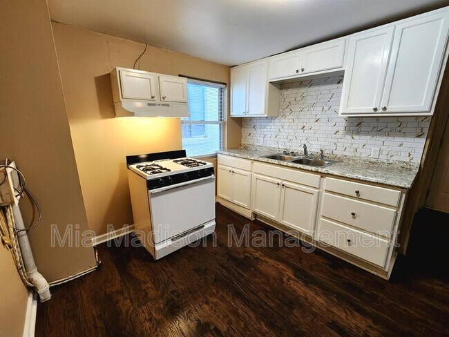 Foto del edificio - 1029 W 38th St