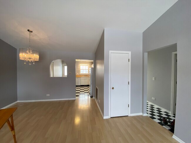 View into dining area and kitchen - 152 E Winchester Rd