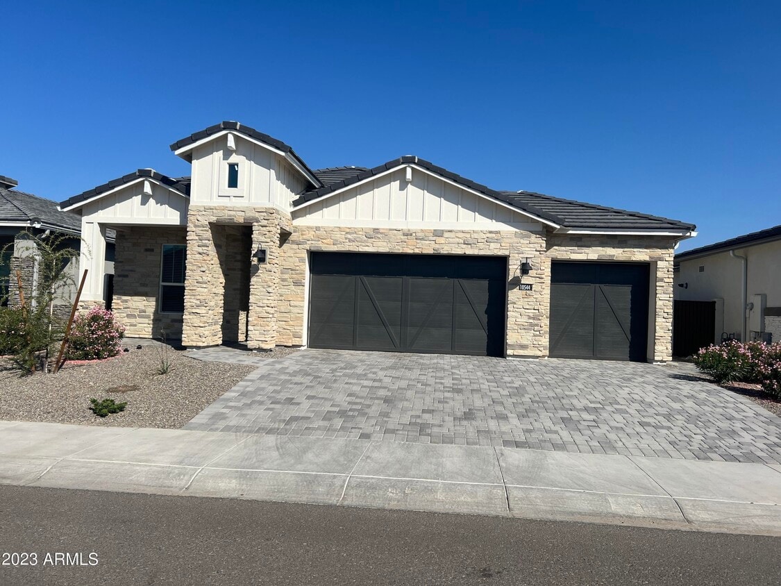 Primary Photo - 10544 W Albert Ln