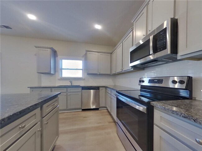 Building Photo - 409 Curlin Ct