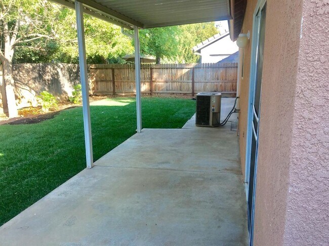 Building Photo - 3 br, 2 bath House - 10281 N Whitney Ave