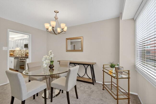 Foto del edificio - 4515 Willard Ave