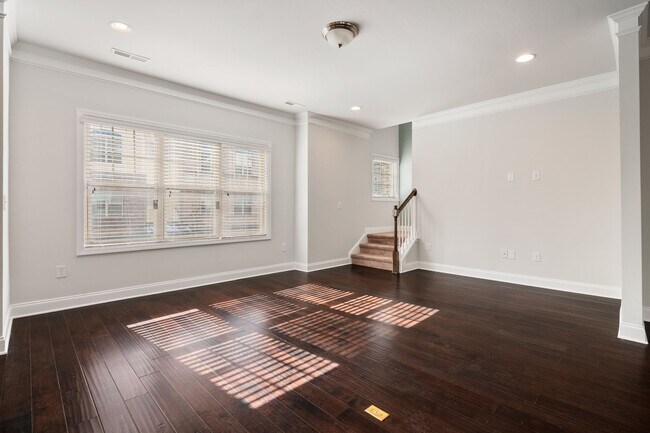 Building Photo - WOW! LOCATION!! Spacious light filled comfortable 3bedroom home