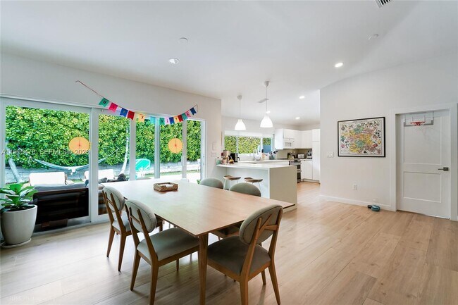 Foto del edificio - 560 Hampton Ln