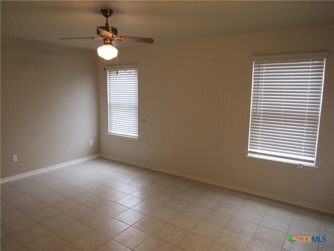 Building Photo - 2503 Bermuda Dr