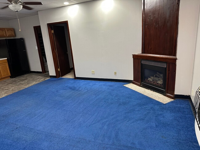 Building Photo - 456-458 Main St