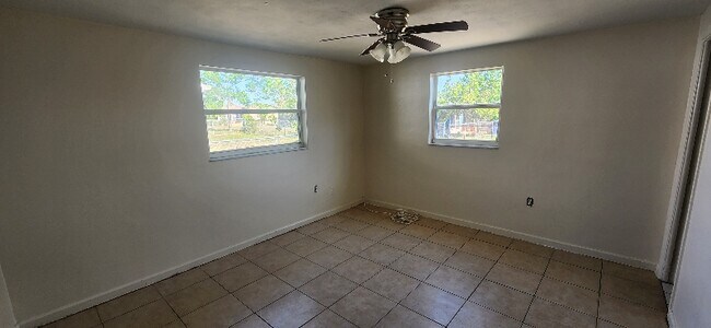 Building Photo - 3104 Primrose Dr