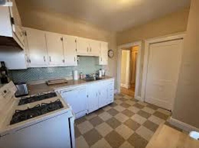 Foto del edificio - No Brokers Fee, Heat, Hot Water Included, ...