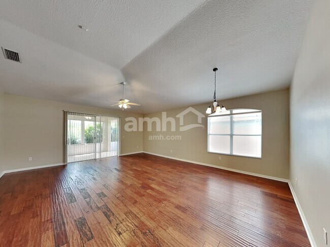 Foto del edificio - 7029 Monarch Park Dr