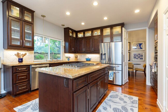 Building Photo - 5 Bedroom Home with Solar, EV Charger & Home Gym