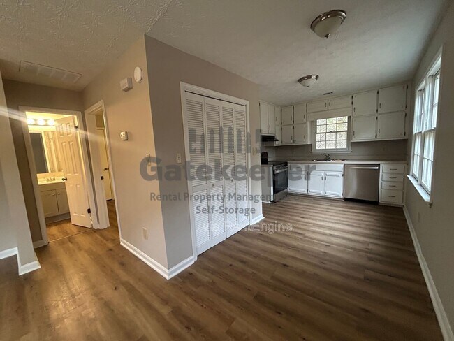 Foto del edificio - 90 Meadowbrook Ct