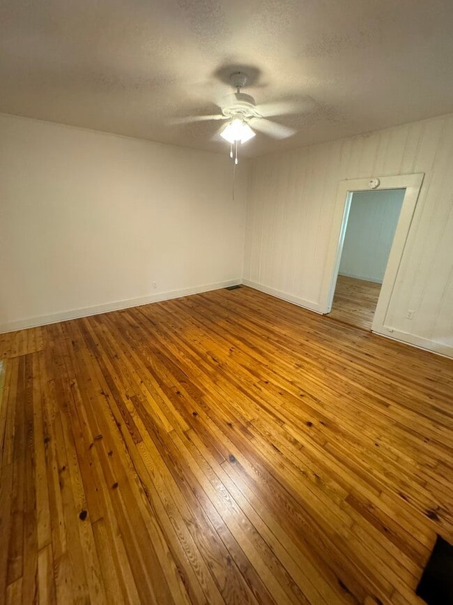 Building Photo - Quiet Forested 2 Bedroom Unit