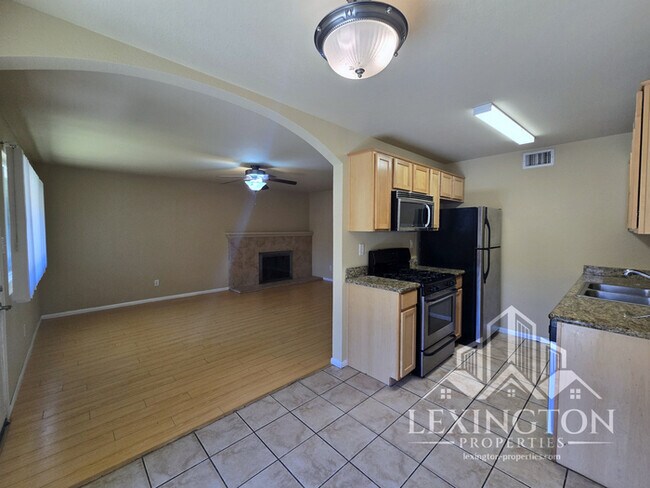 Foto del edificio - Beautiful, 2BD/1BA, Condo in The Villaggio community, near Madison Ave. and American River College!