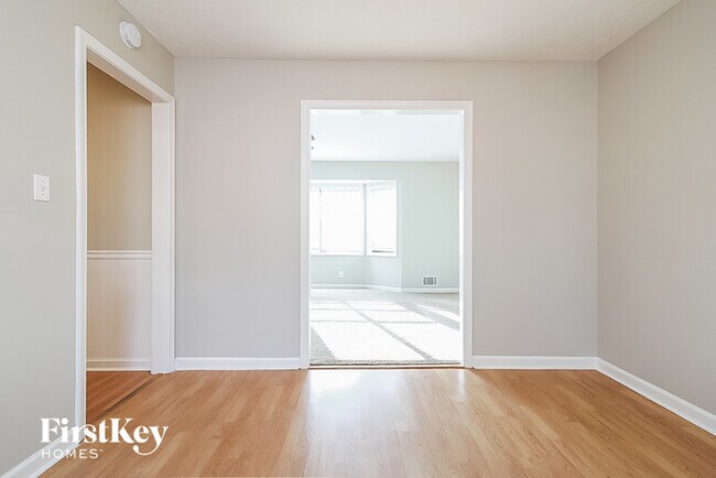 Building Photo - 2047 Lake Ridge Terrace