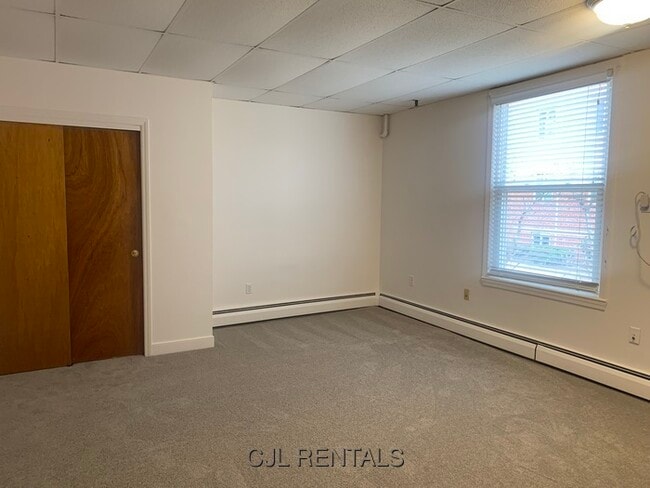 Building Photo - 129 Pleasant St
