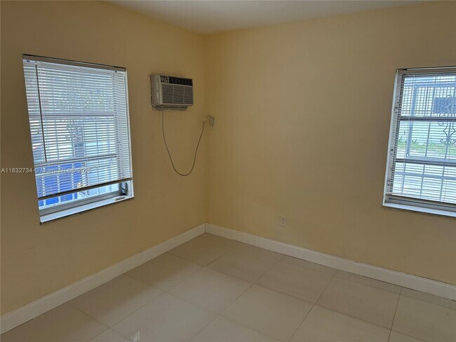 Foto del edificio - 2369 NE 172nd St