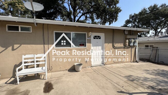 Foto del edificio - 2 br, 1 bath House - 5914 Del Campo Lane