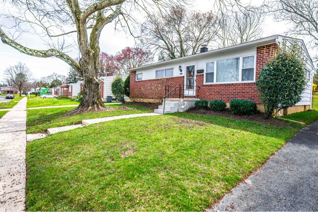 Building Photo - 9023 Samoset Rd