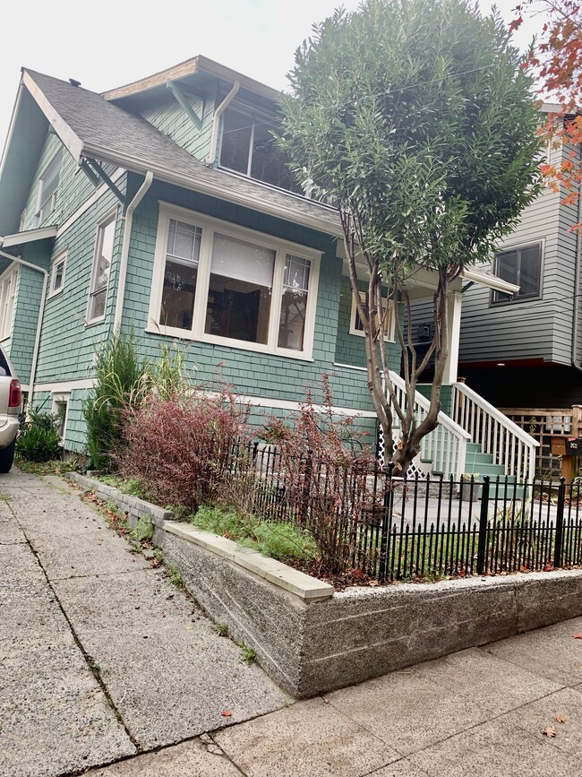 Building Photo - 3633 Palatine Ave N