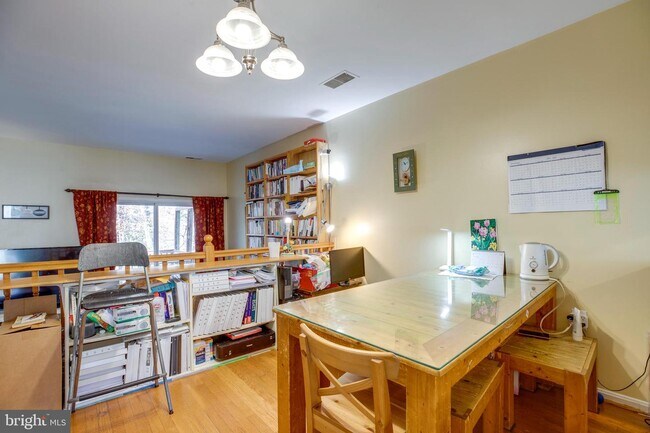 Foto del edificio - 6028 Selwood Pl