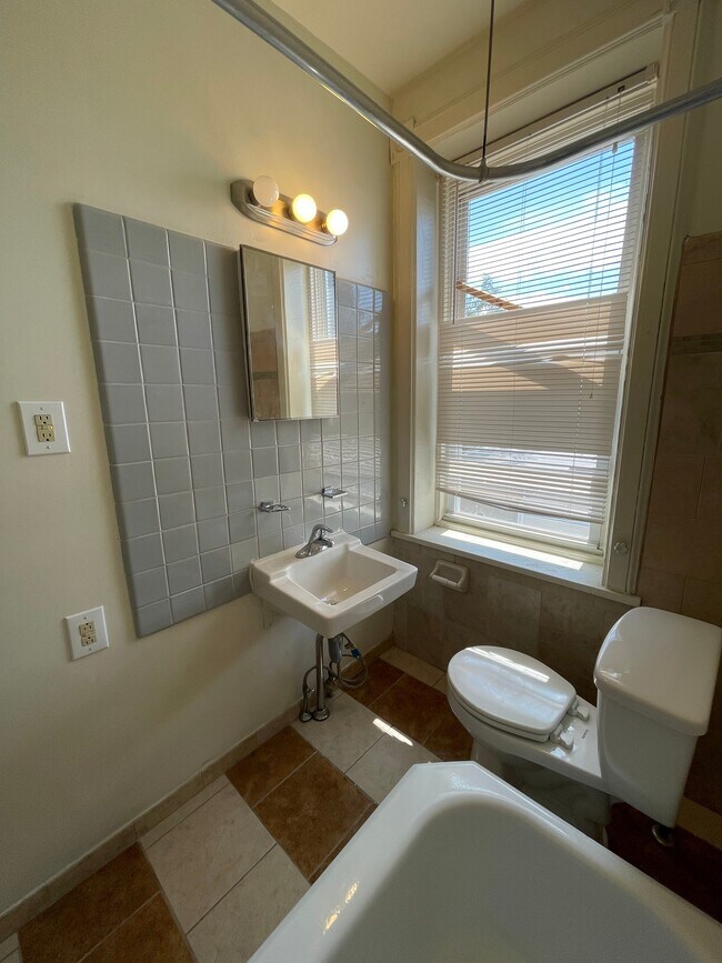 Foto del edificio - 2641 E Clearfield St