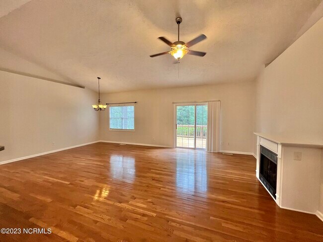 Building Photo - 150 Sandhills Cir