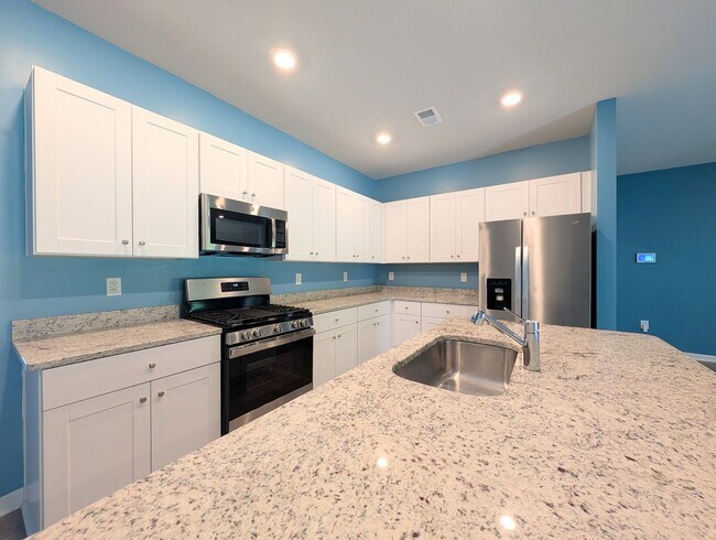 Foto del edificio - Charming 3-Bed, 2-Bath Home in Carolina Lakes - Long Term Rental