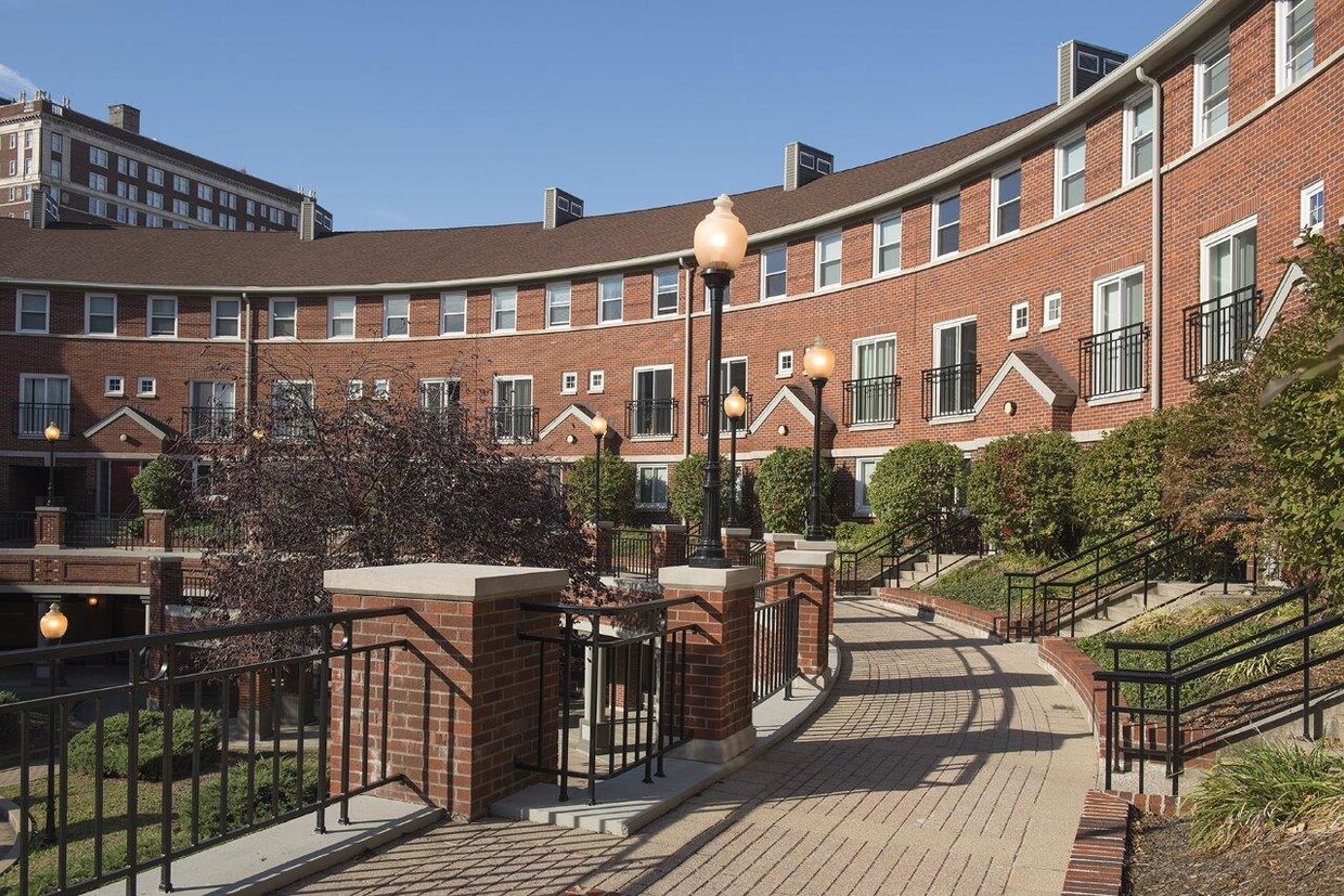 Primary Photo - Crescent Centre Apartments & Townhomes