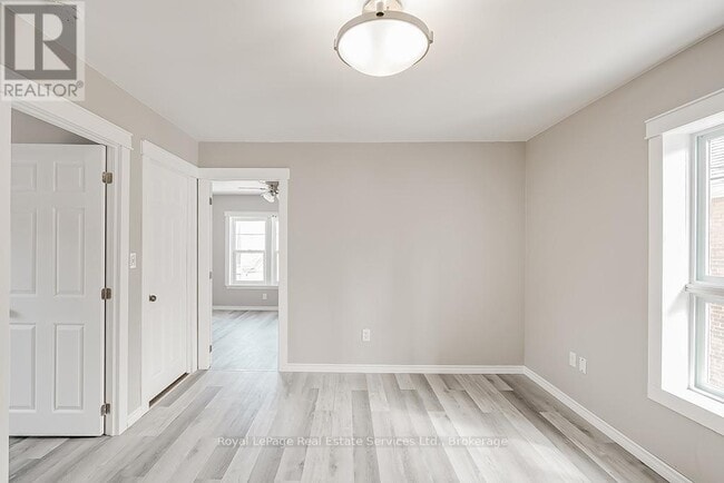 Building Photo - 33 Rose Ave