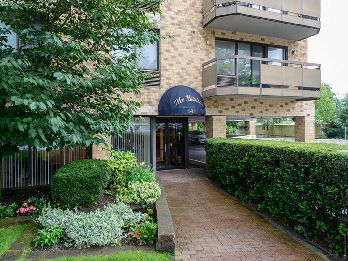 141 Great Neck Rd Unit 5B, Great Neck, NY 11021 Condo for Rent in