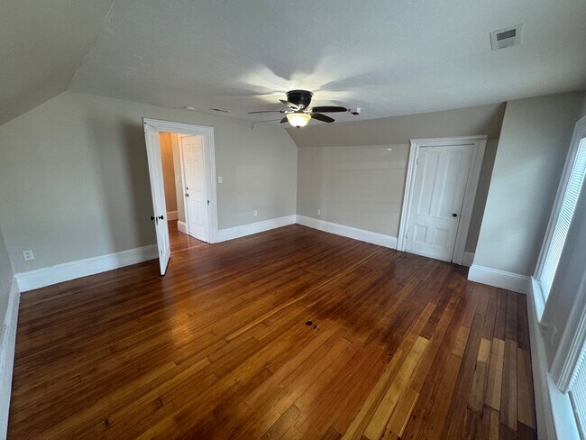 Foto del edificio - 17 Whitman Ave